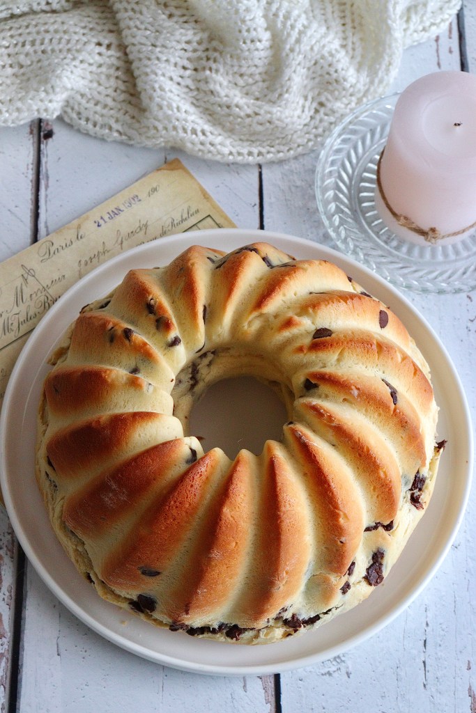 Grosse brioche aux pépites de chocolat 