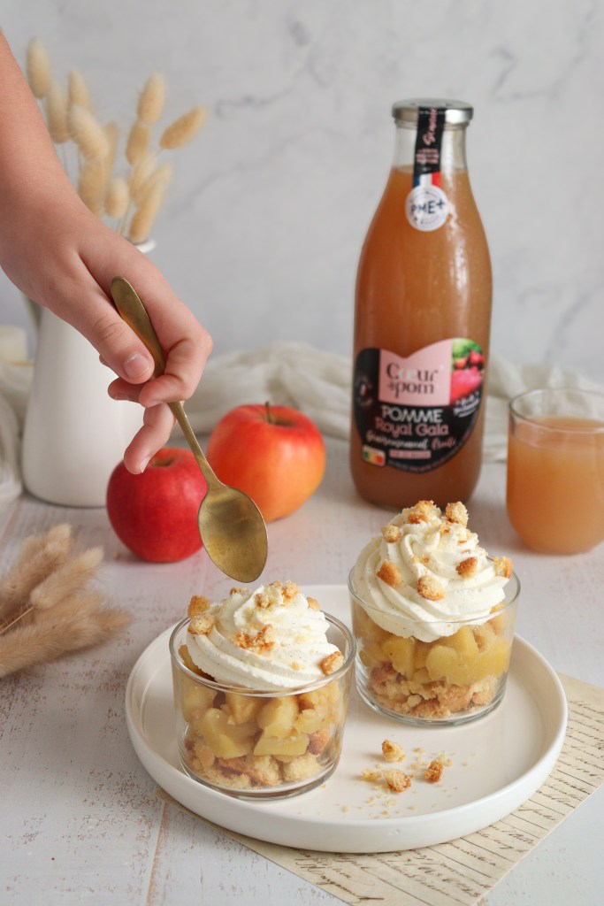 Pommes caramélisées sablés bretons chantilly en verrines