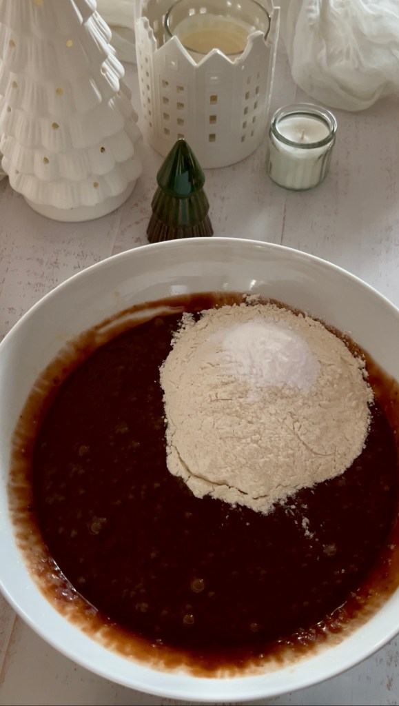 mélange chocolat et farine, levure et sel
